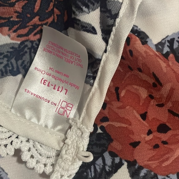 Top worn 3 times like new!I will not send anything to an email sounds fishy - Picture 3 of 3